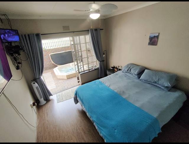 4 BEDROOM FREEHOLD FOR SALE IN BRACKENHURST